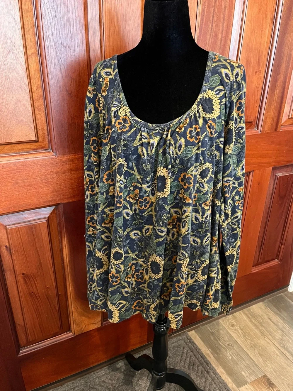 Natural Life Iris Top 100% Cotton Long Sleeve Navy Blue Dahlias Floral Size XL - Picture 3 of 10